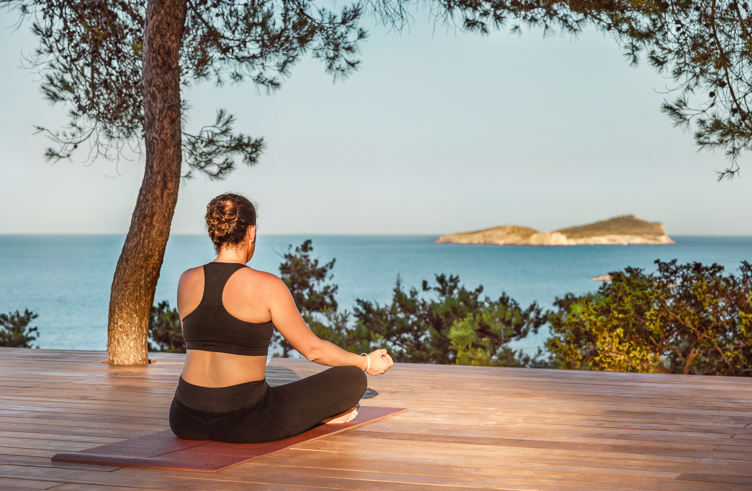 YOGA FACING THE SEA